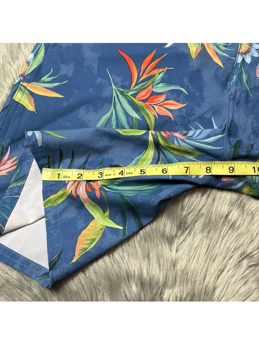 Quiksilver Men’s Blue Tropical Floral Board Shorts Size 32